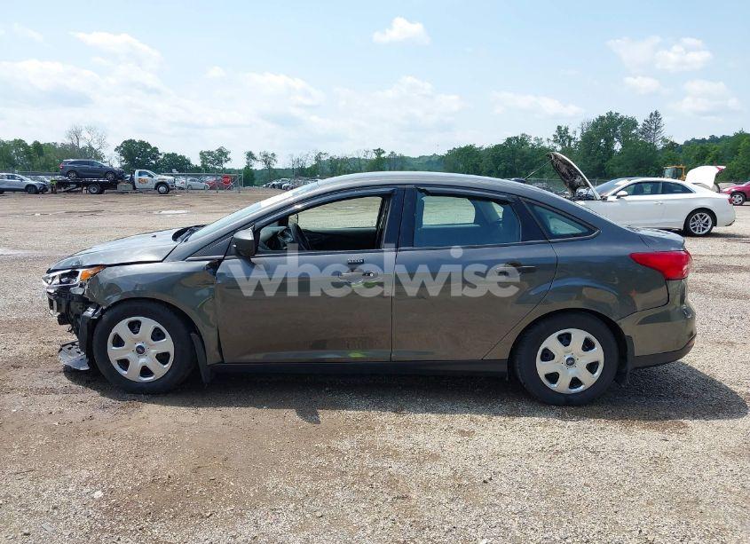 Photo 14 of 2016 Ford Focus S (VIN 1FADP3E26GL207998)