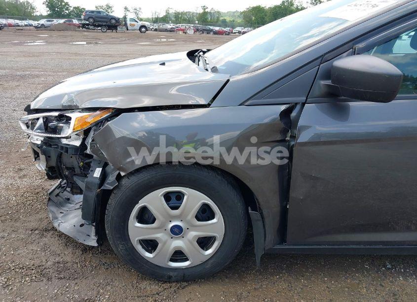 Photo 17 of 2016 Ford Focus S (VIN 1FADP3E26GL207998)