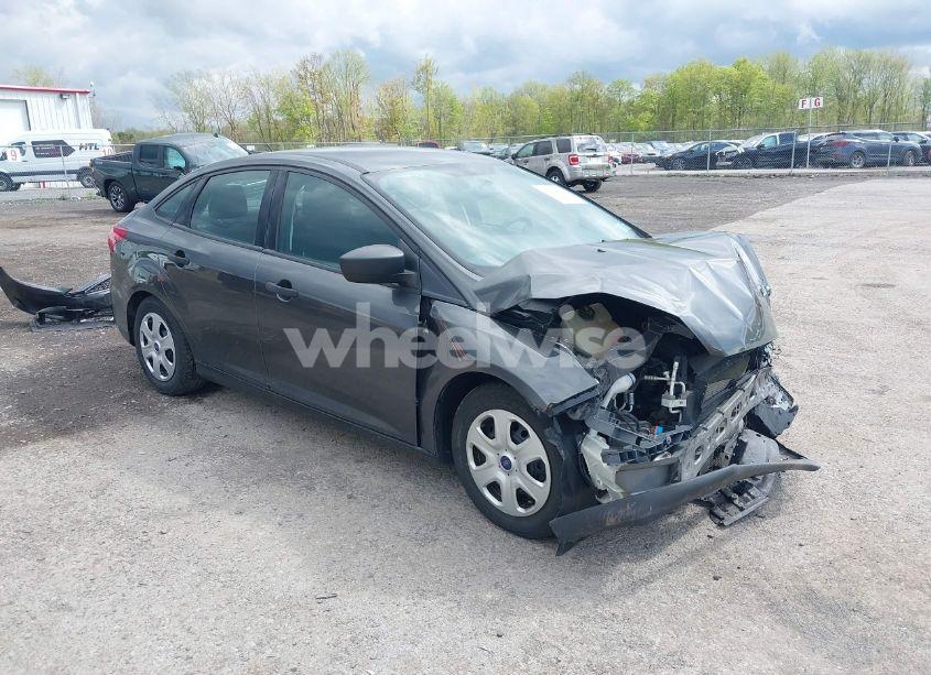 2016 Ford Focus S (VIN 1FADP3E26GL374152) main photo