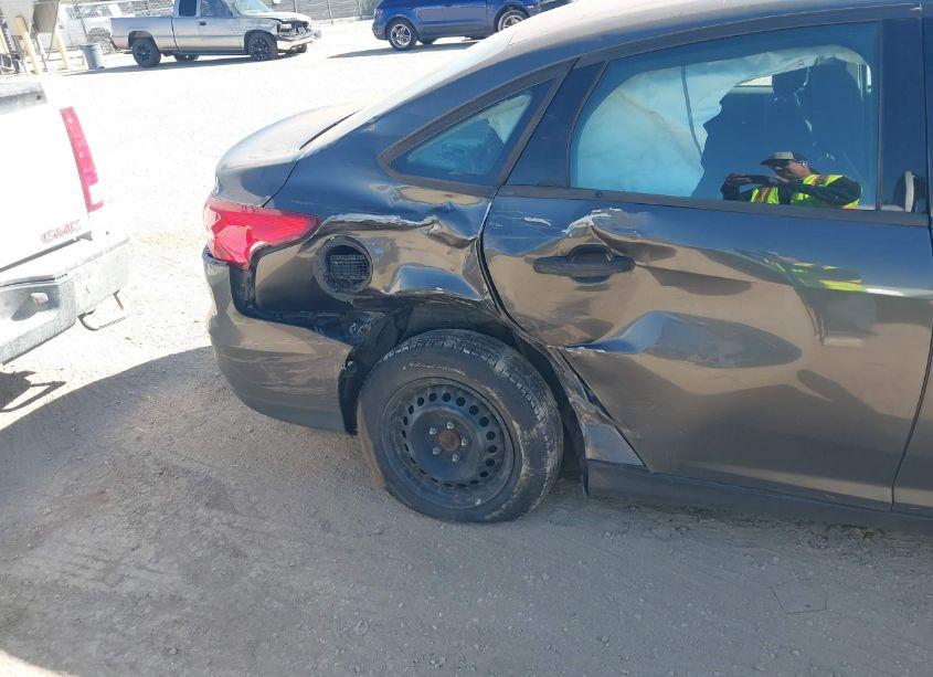 Photo 6 of 2016 Ford Focus S (VIN 1FADP3E26GL375866)