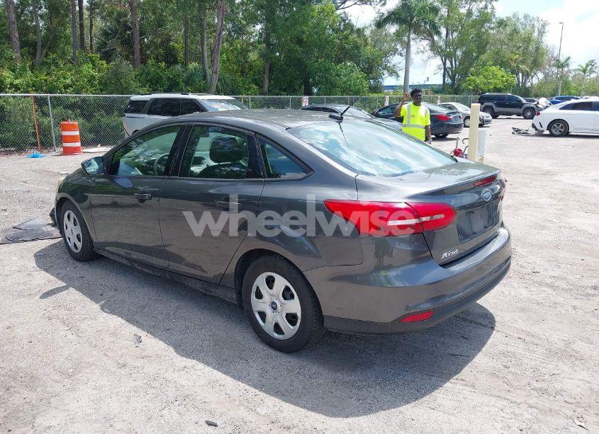 Photo 3 of 2016 Ford Focus S (VIN 1FADP3E26GL376838)
