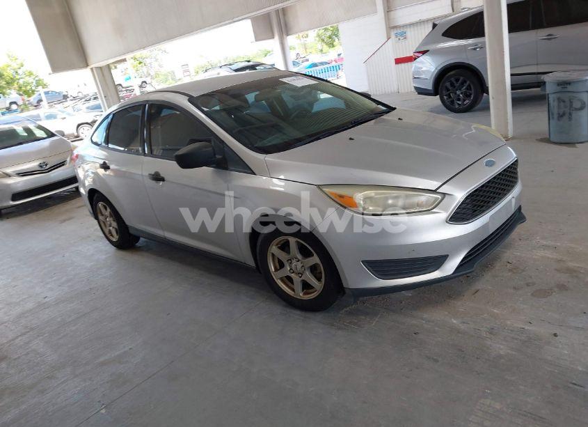 2016 Ford Focus S (VIN 1FADP3E26GL393705) main photo