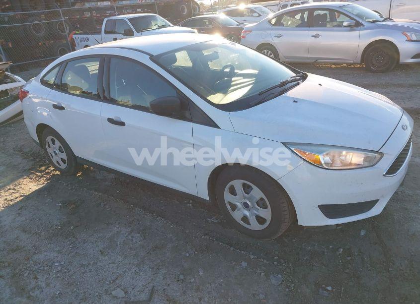 2017 Ford Focus S (VIN 1FADP3E26HL231915) main photo