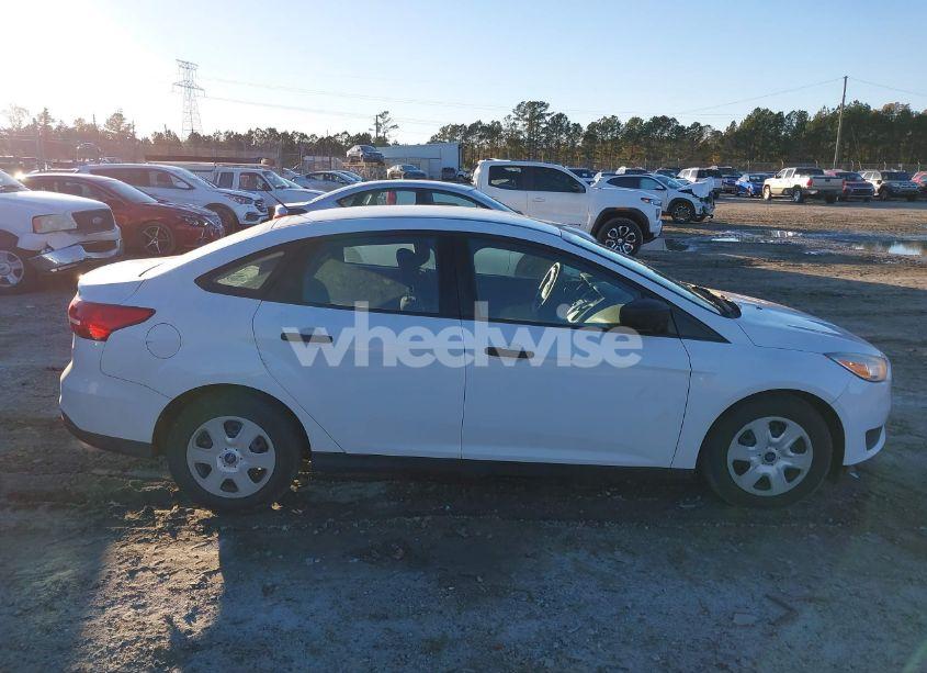 Photo 13 of 2017 Ford Focus S (VIN 1FADP3E26HL231915)