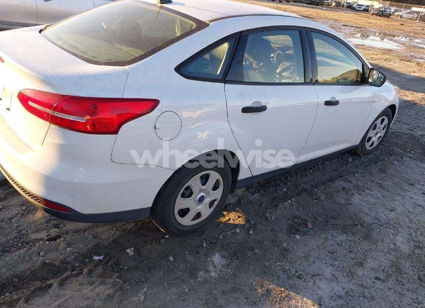 Photo 4 of 2017 Ford Focus S (VIN 1FADP3E26HL231915)
