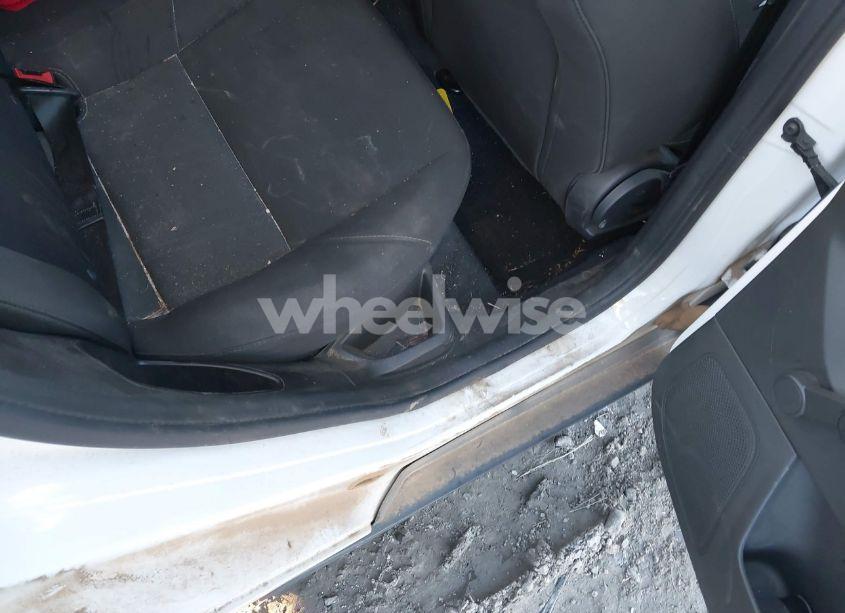 Photo 8 of 2017 Ford Focus S (VIN 1FADP3E26HL231915)