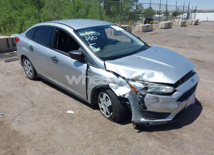 2017 Ford Focus S (VIN 1FADP3E26HL235737) main photo