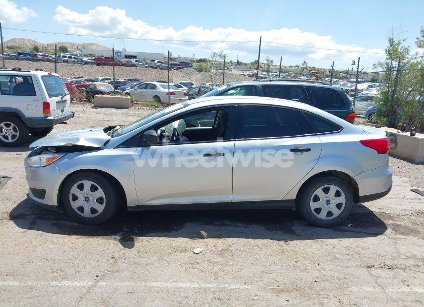 Photo 13 of 2017 Ford Focus S (VIN 1FADP3E26HL235737)