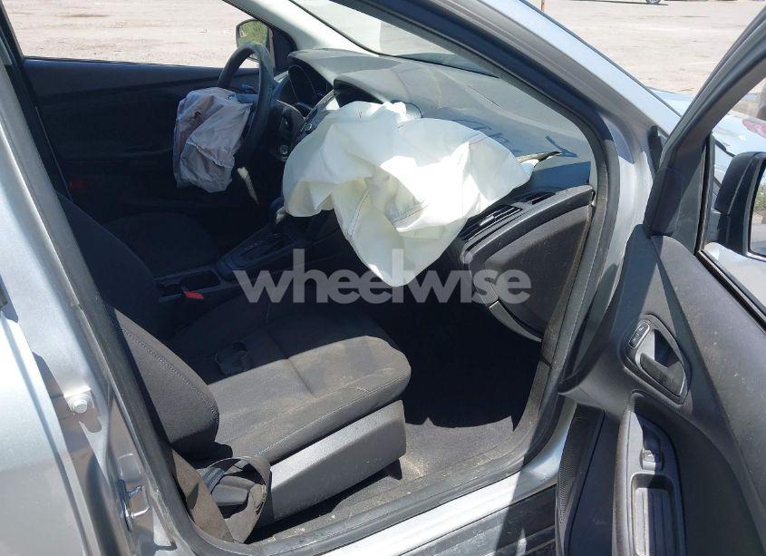 Photo 5 of 2017 Ford Focus S (VIN 1FADP3E26HL235737)