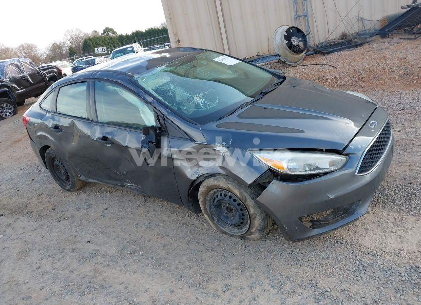 2017 Ford Focus S (VIN 1FADP3E26HL242610) main photo