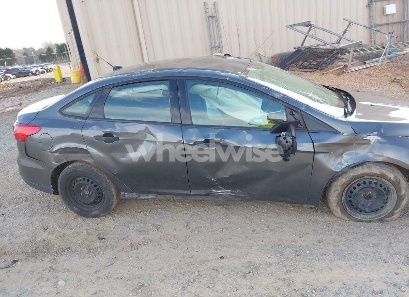 Photo 13 of 2017 Ford Focus S (VIN 1FADP3E26HL242610)