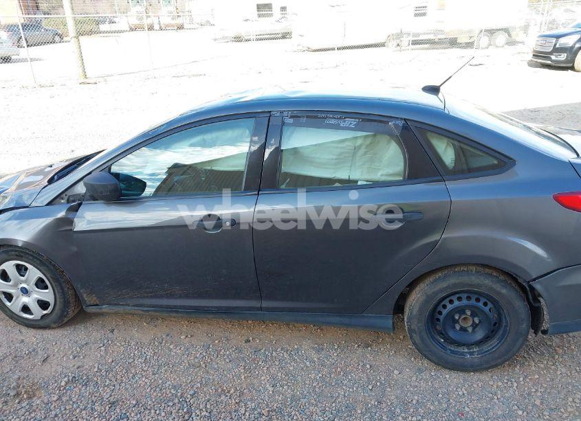 Photo 14 of 2017 Ford Focus S (VIN 1FADP3E26HL242610)