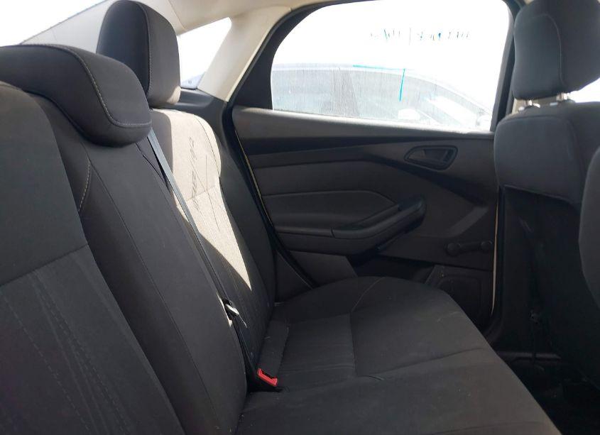 Photo 8 of 2017 Ford Focus S (VIN 1FADP3E26HL256314)