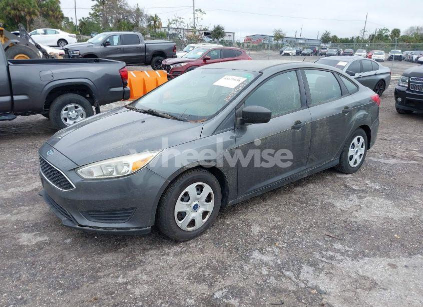 Photo 2 of 2017 Ford Focus S (VIN 1FADP3E26HL312395)
