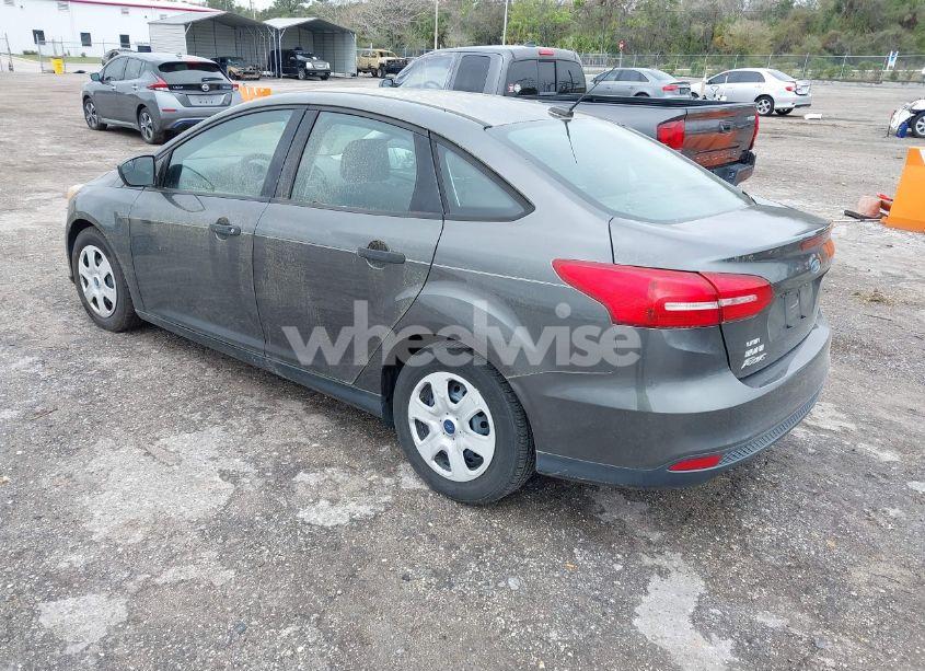 Photo 3 of 2017 Ford Focus S (VIN 1FADP3E26HL312395)