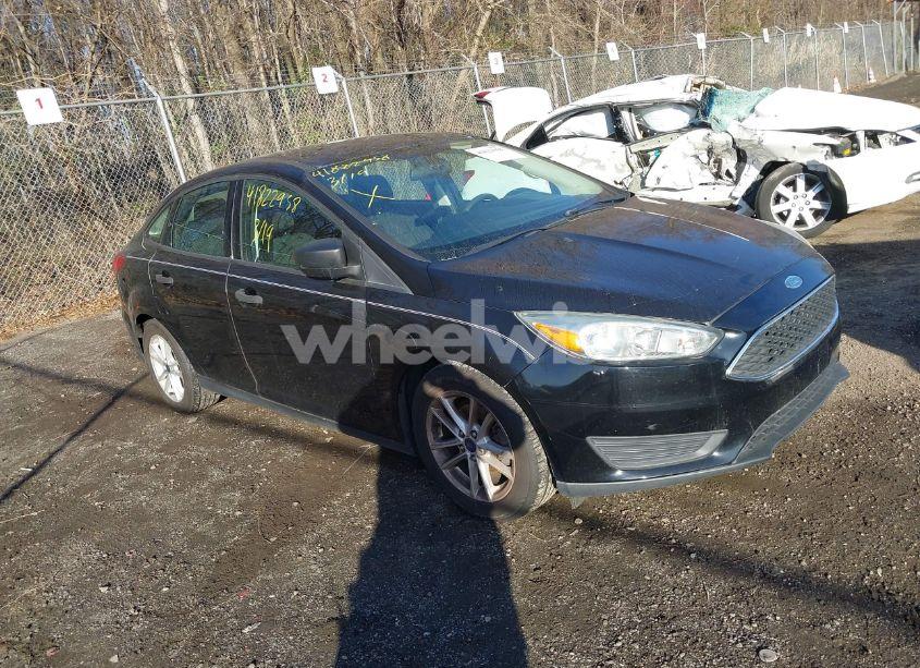 2017 Ford Focus S (VIN 1FADP3E26HL335725) main photo