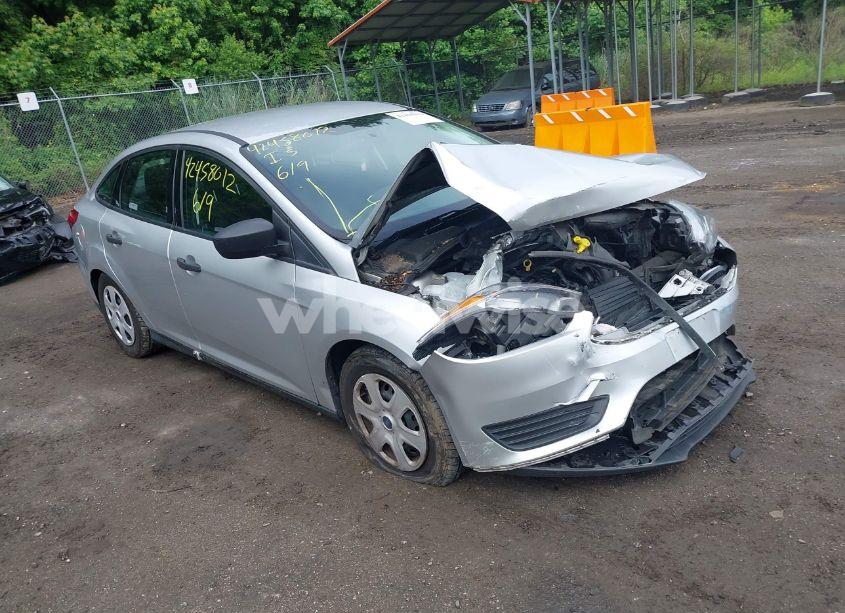 2018 Ford Focus S (VIN 1FADP3E26JL227403) main photo
