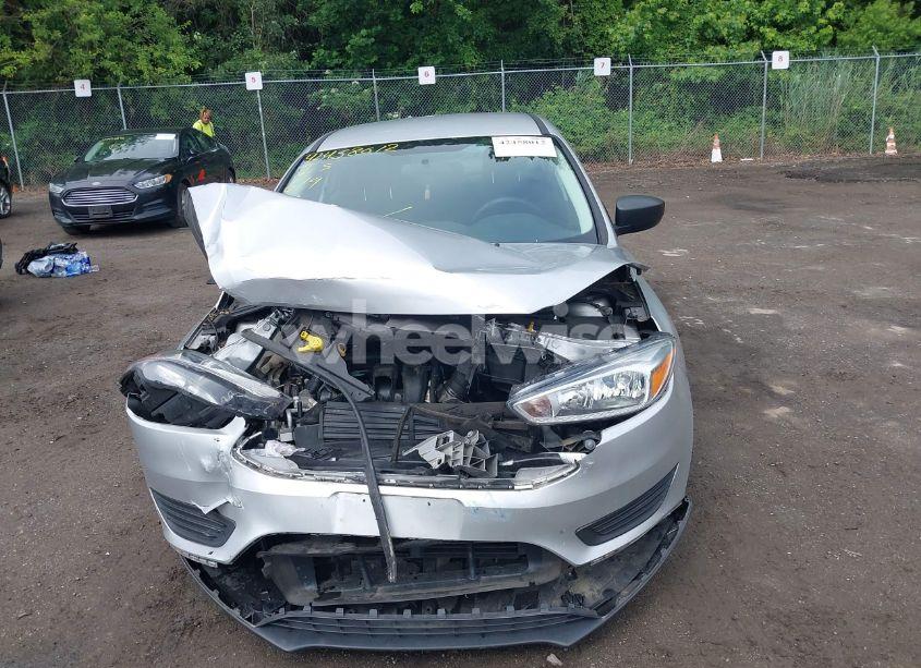 Photo 12 of 2018 Ford Focus S (VIN 1FADP3E26JL227403)