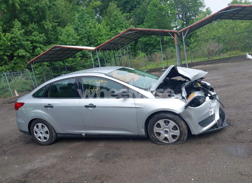 Photo 13 of 2018 Ford Focus S (VIN 1FADP3E26JL227403)