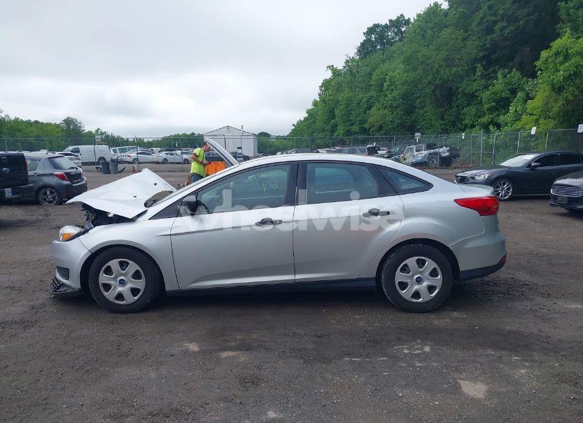 Photo 14 of 2018 Ford Focus S (VIN 1FADP3E26JL227403)