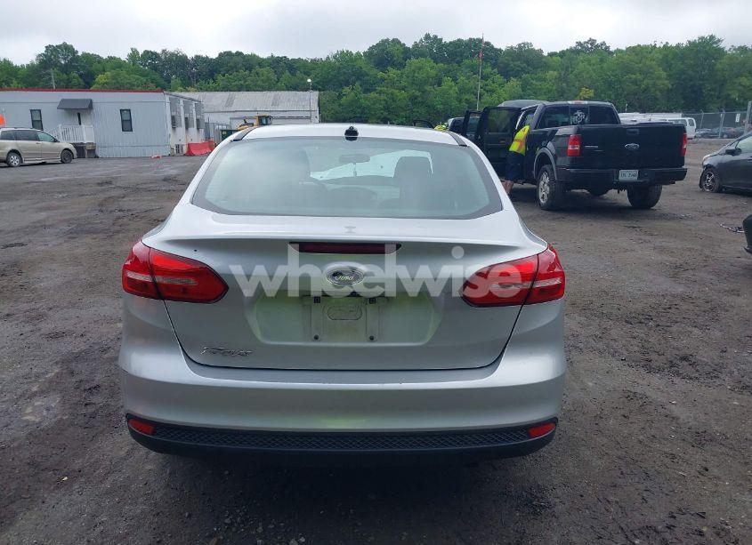 Photo 16 of 2018 Ford Focus S (VIN 1FADP3E26JL227403)