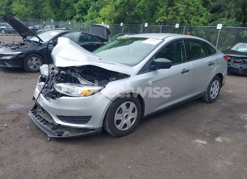 Photo 2 of 2018 Ford Focus S (VIN 1FADP3E26JL227403)