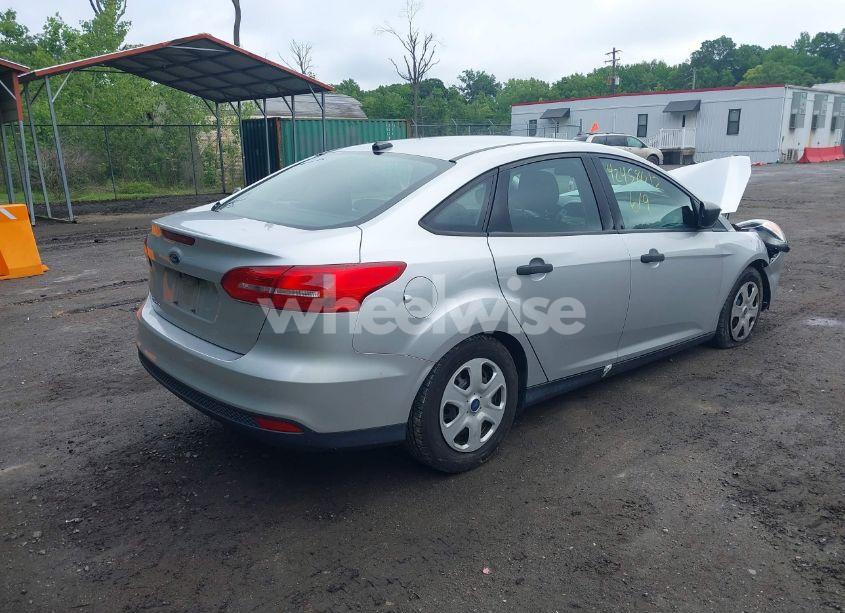 Photo 4 of 2018 Ford Focus S (VIN 1FADP3E26JL227403)