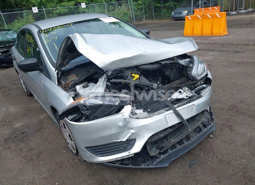 Photo 6 of 2018 Ford Focus S (VIN 1FADP3E26JL227403)