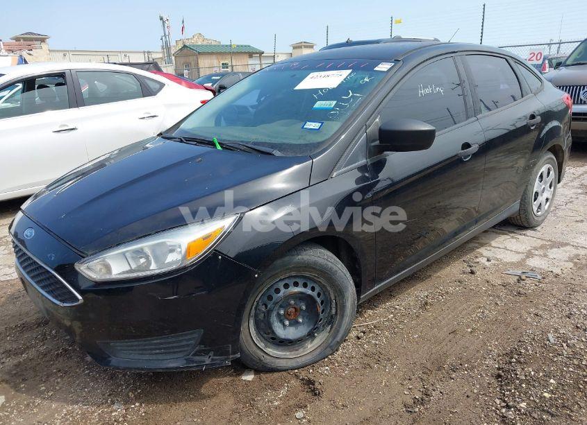 Photo 2 of 2018 Ford Focus S (VIN 1FADP3E26JL269148)