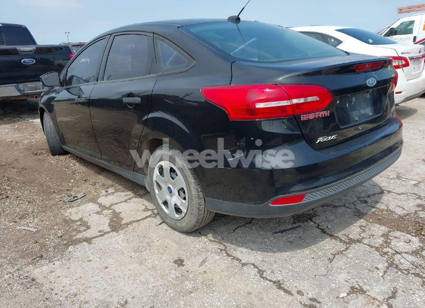 Photo 3 of 2018 Ford Focus S (VIN 1FADP3E26JL269148)