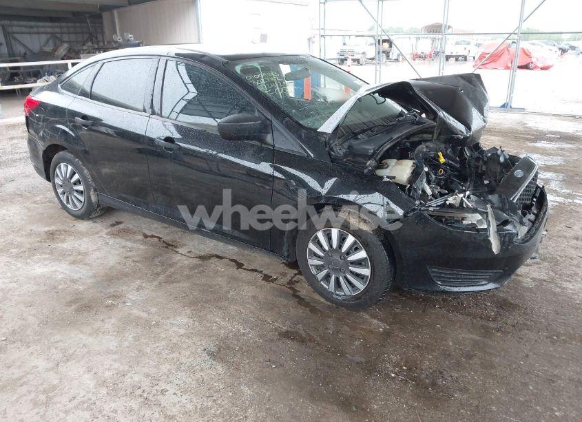 2018 Ford Focus S (VIN 1FADP3E26JL302732) main photo