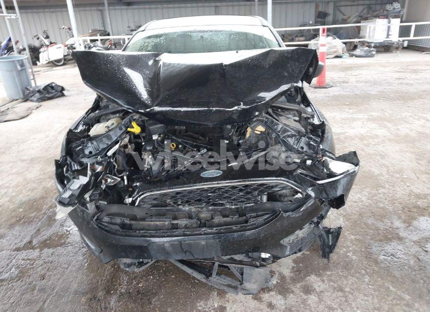 Photo 11 of 2018 Ford Focus S (VIN 1FADP3E26JL302732)