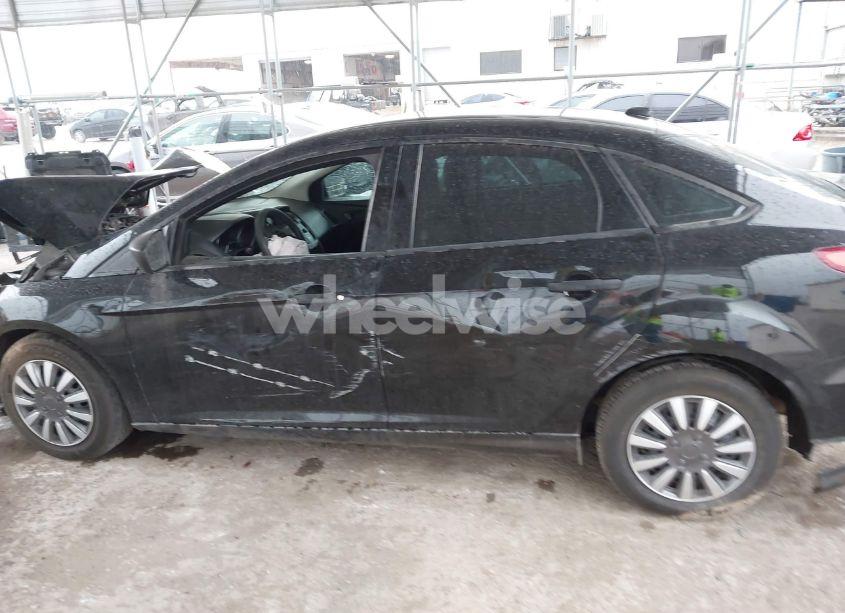 Photo 13 of 2018 Ford Focus S (VIN 1FADP3E26JL302732)