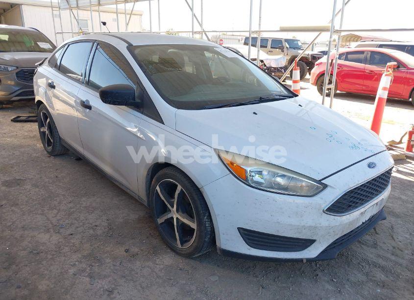 2018 Ford Focus S (VIN 1FADP3E26JL311964) main photo