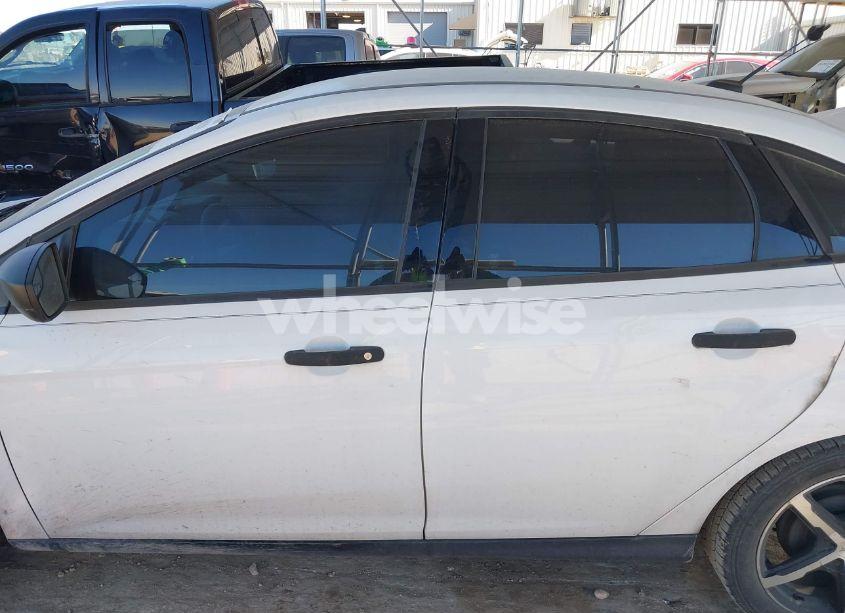 Photo 14 of 2018 Ford Focus S (VIN 1FADP3E26JL311964)