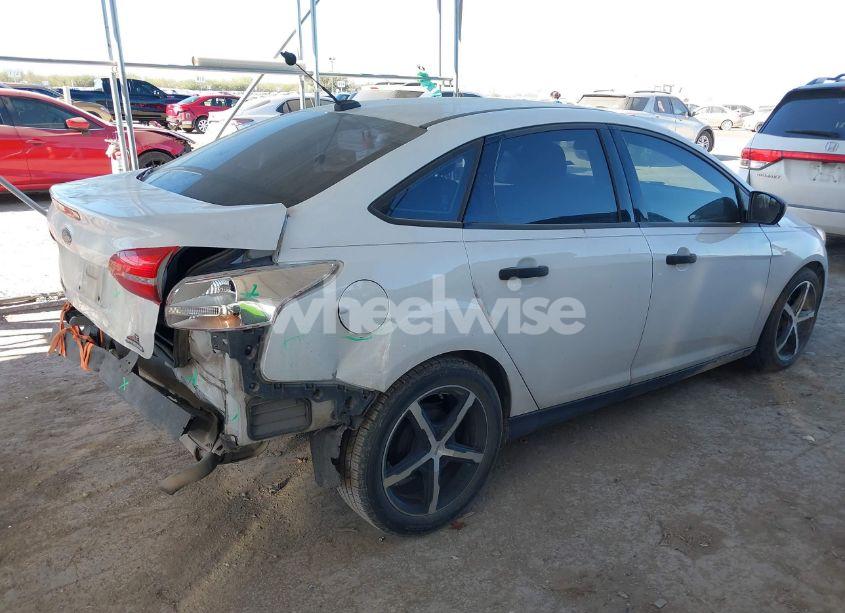 Photo 4 of 2018 Ford Focus S (VIN 1FADP3E26JL311964)