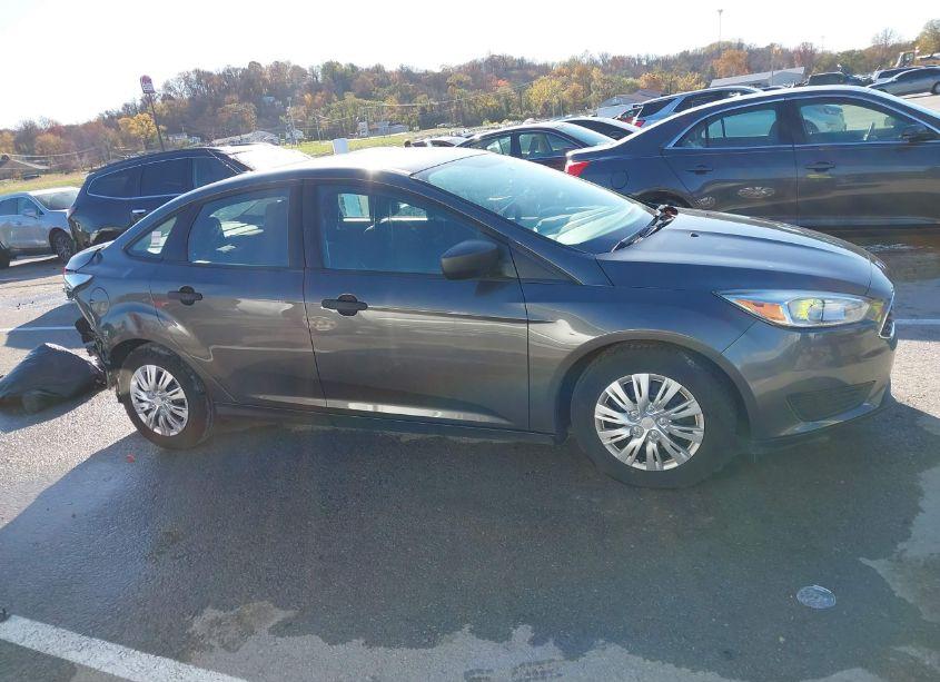 Photo 13 of 2018 Ford Focus S (VIN 1FADP3E26JL322057)