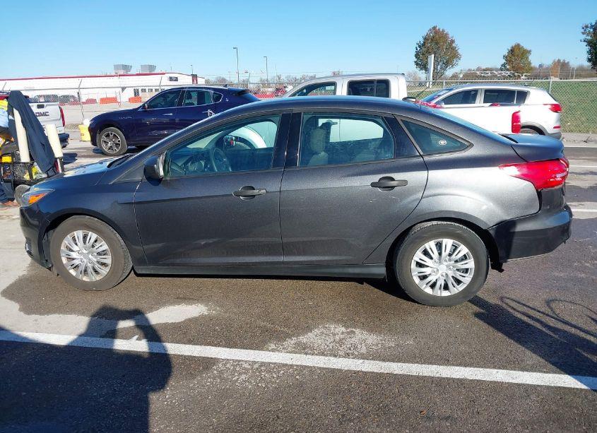 Photo 14 of 2018 Ford Focus S (VIN 1FADP3E26JL322057)