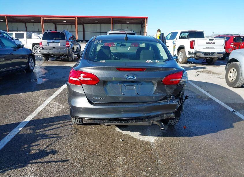 Photo 16 of 2018 Ford Focus S (VIN 1FADP3E26JL322057)