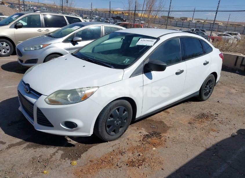 Photo 2 of 2013 Ford Focus S (VIN 1FADP3E27DL200618)