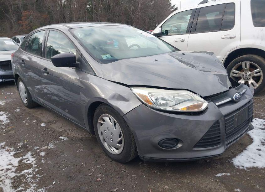 2014 Ford Focus S (VIN 1FADP3E27EL125467) main photo