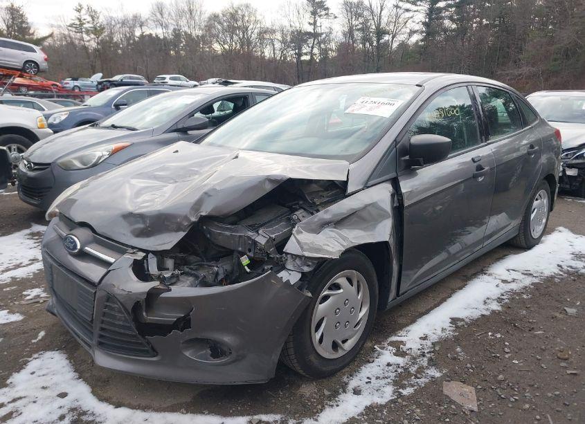 Photo 2 of 2014 Ford Focus S (VIN 1FADP3E27EL125467)