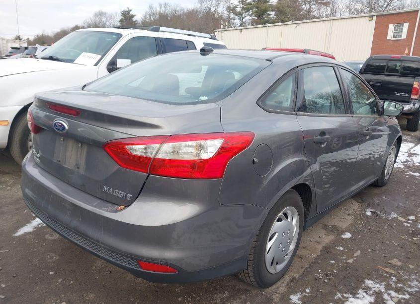 Photo 4 of 2014 Ford Focus S (VIN 1FADP3E27EL125467)