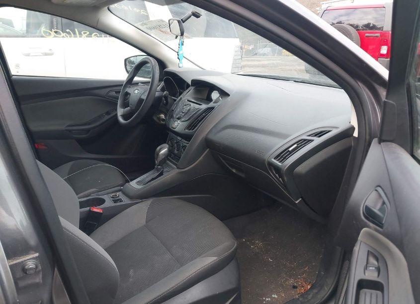 Photo 5 of 2014 Ford Focus S (VIN 1FADP3E27EL125467)
