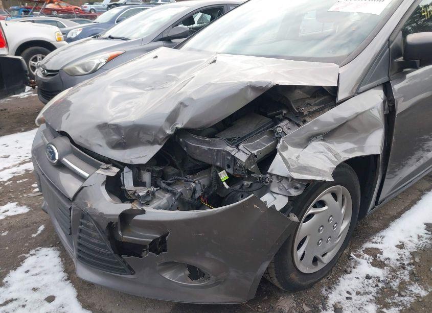 Photo 6 of 2014 Ford Focus S (VIN 1FADP3E27EL125467)