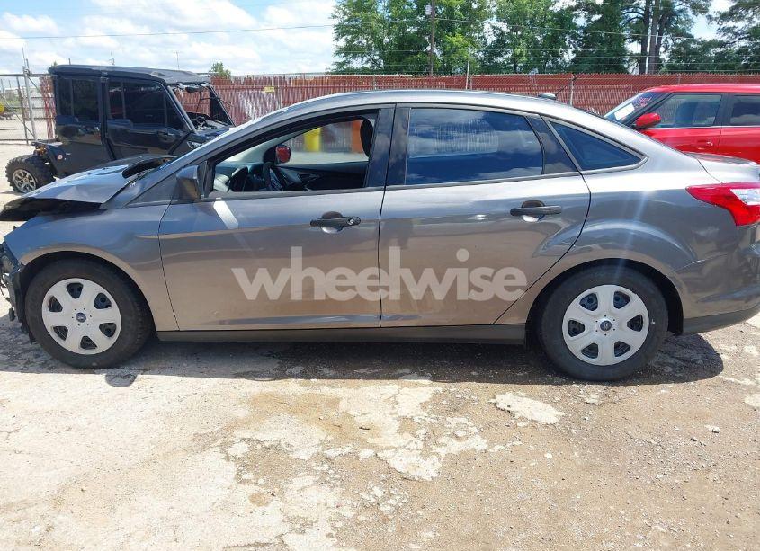 Photo 15 of 2014 Ford Focus S (VIN 1FADP3E27EL183689)