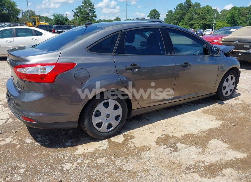 Photo 4 of 2014 Ford Focus S (VIN 1FADP3E27EL183689)