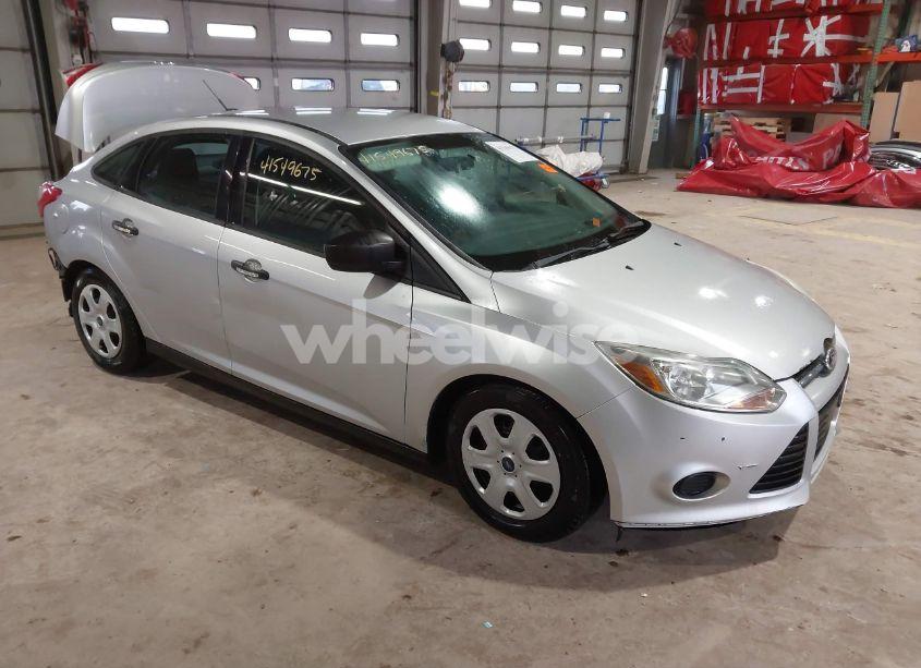 2014 Ford Focus S (VIN 1FADP3E27EL215332) main photo
