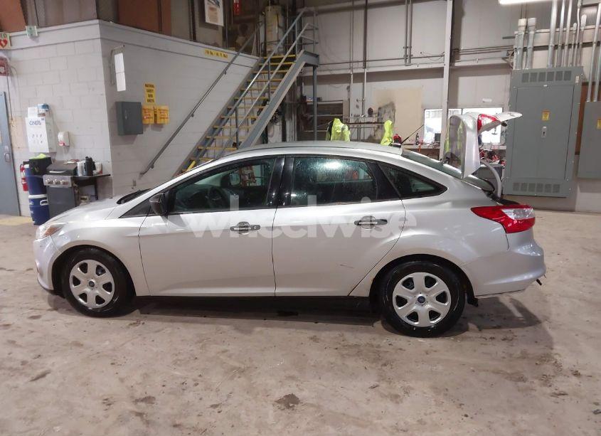 Photo 15 of 2014 Ford Focus S (VIN 1FADP3E27EL215332)