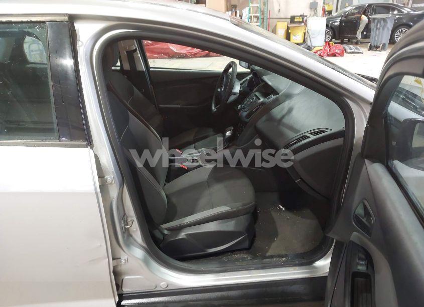 Photo 5 of 2014 Ford Focus S (VIN 1FADP3E27EL215332)